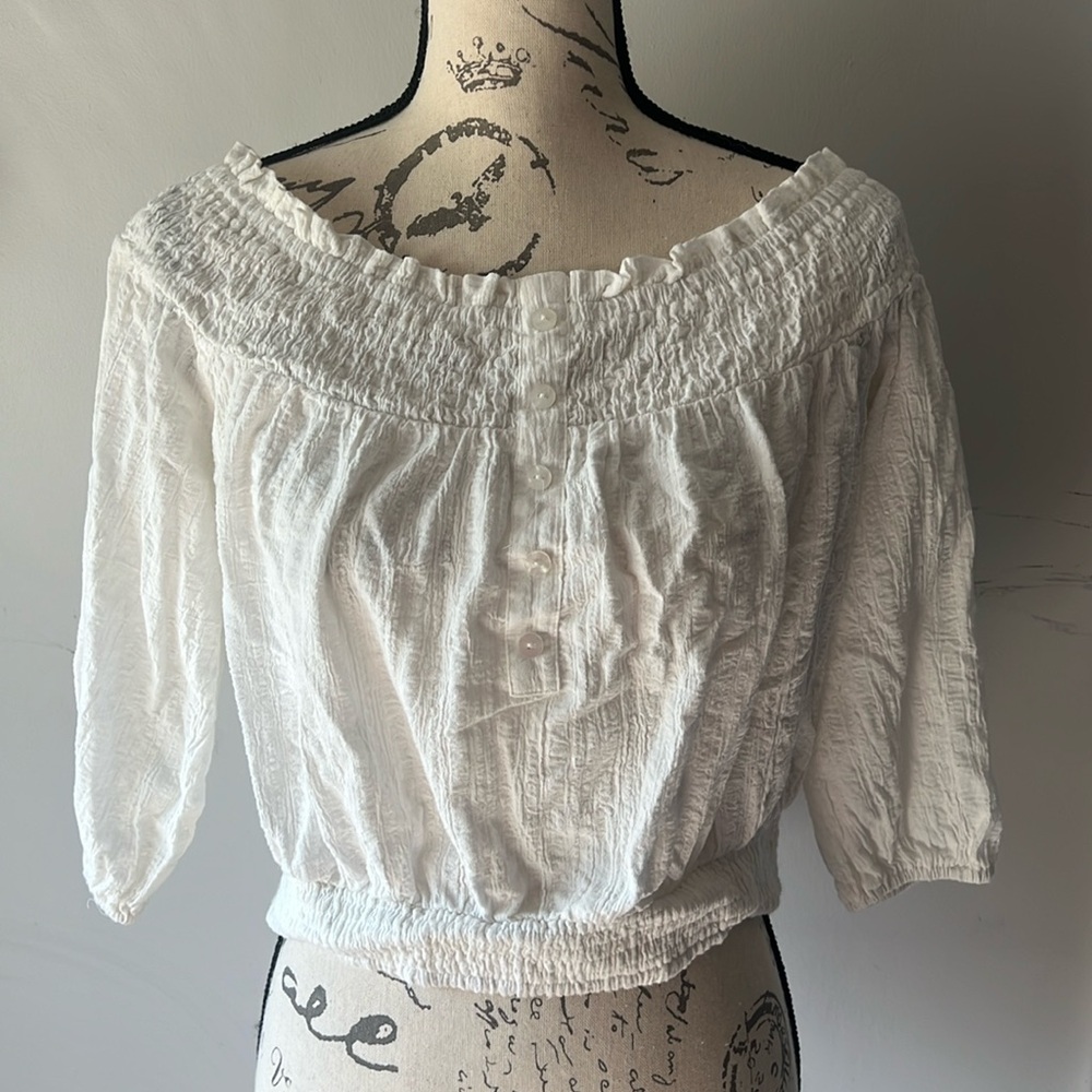 Romantic Off-shoulder blouse ♥️